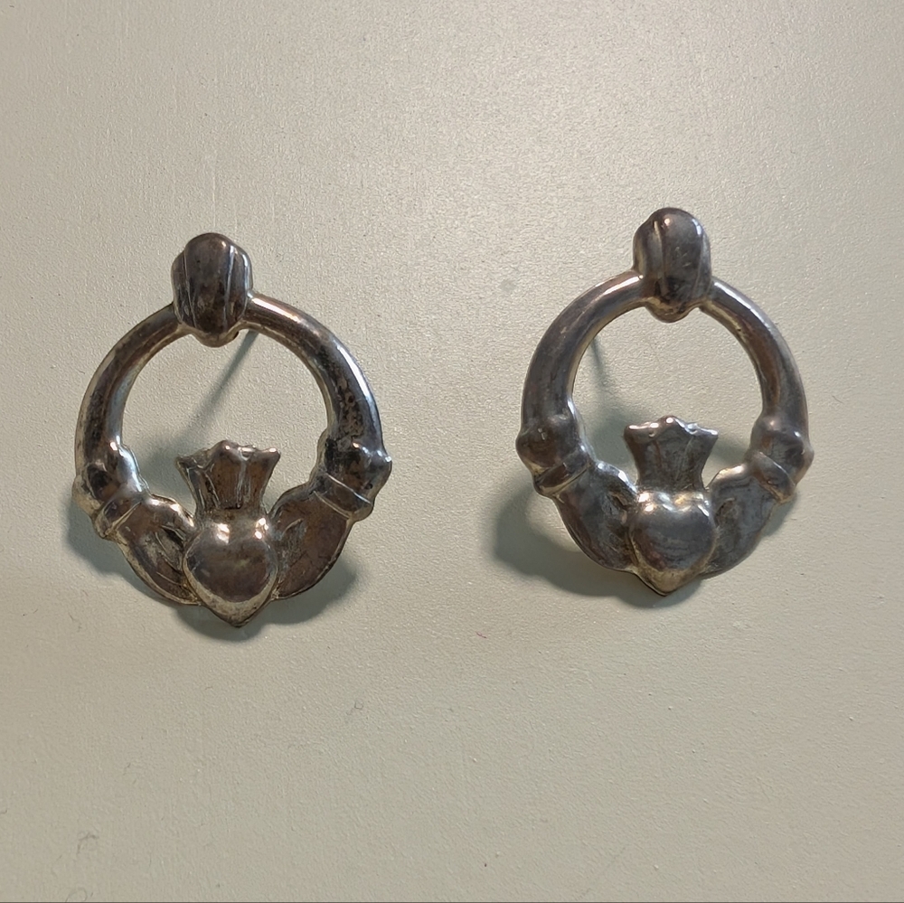 Silver circle post Claddagh Earrings